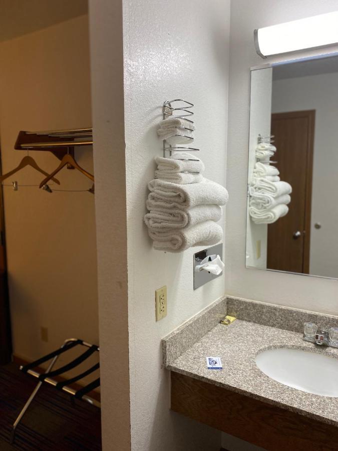 Americas Best Value Inn Champaign Exterior foto